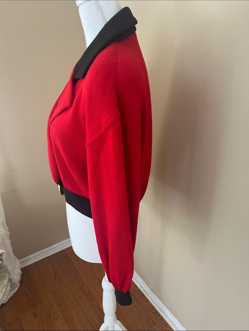 St. John Vintage Cropped Knit Blazer shoulder pads - Picture 5 of 7